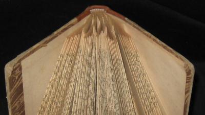 LIVRES PLIES SANS DECOR